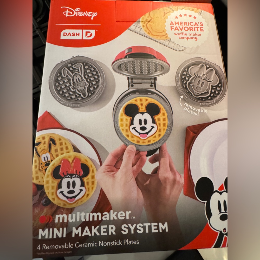 Brand new in box Disney Dash Mickey & Friends Mini waffle Maker System - Picture 9 of 11